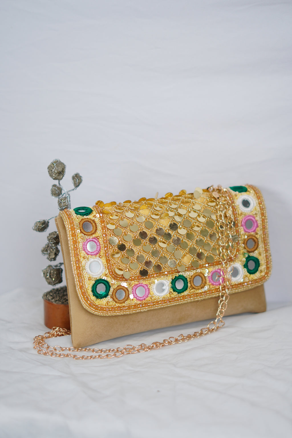 Mirror work envelope clutch