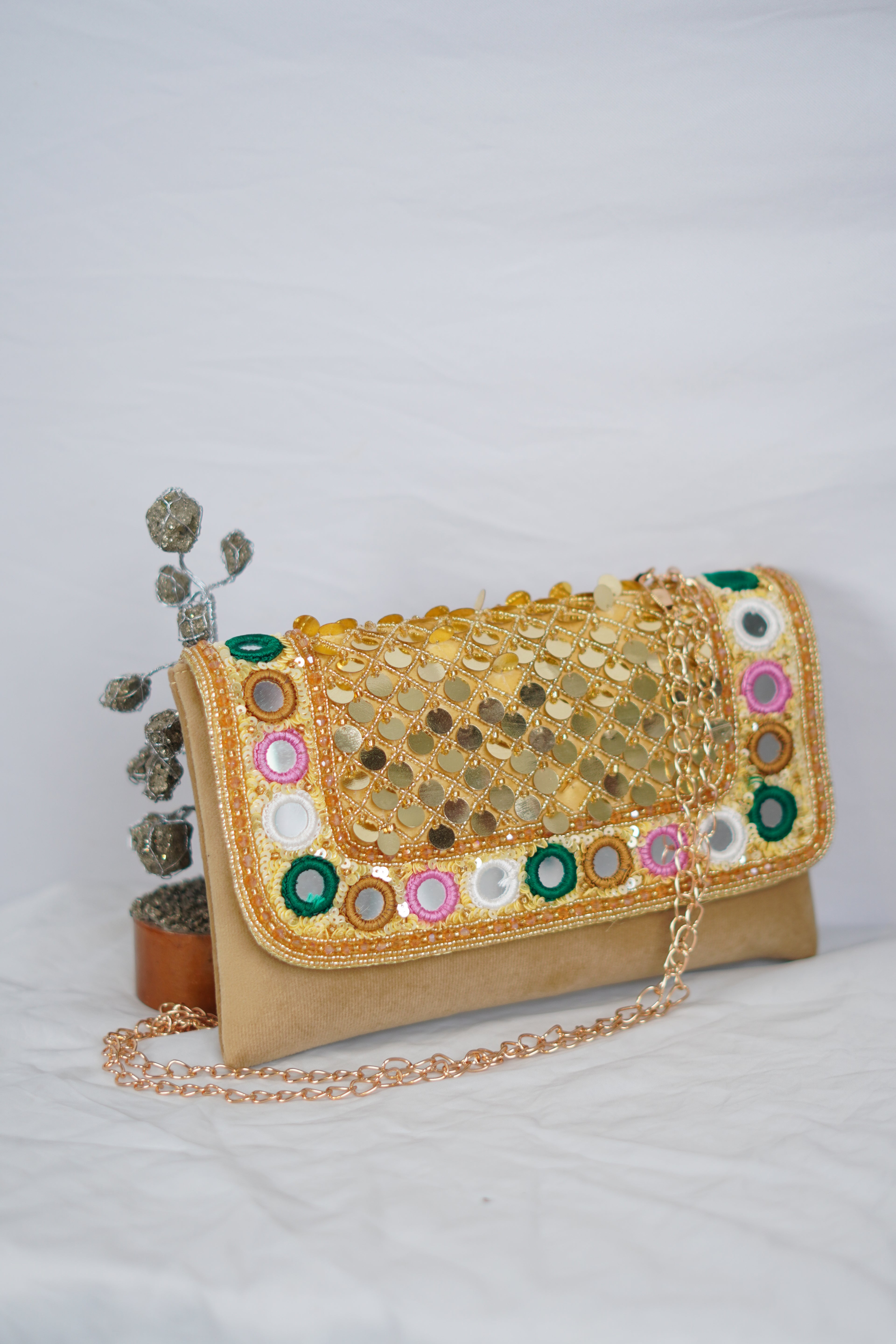 Mirror work envelope clutch
