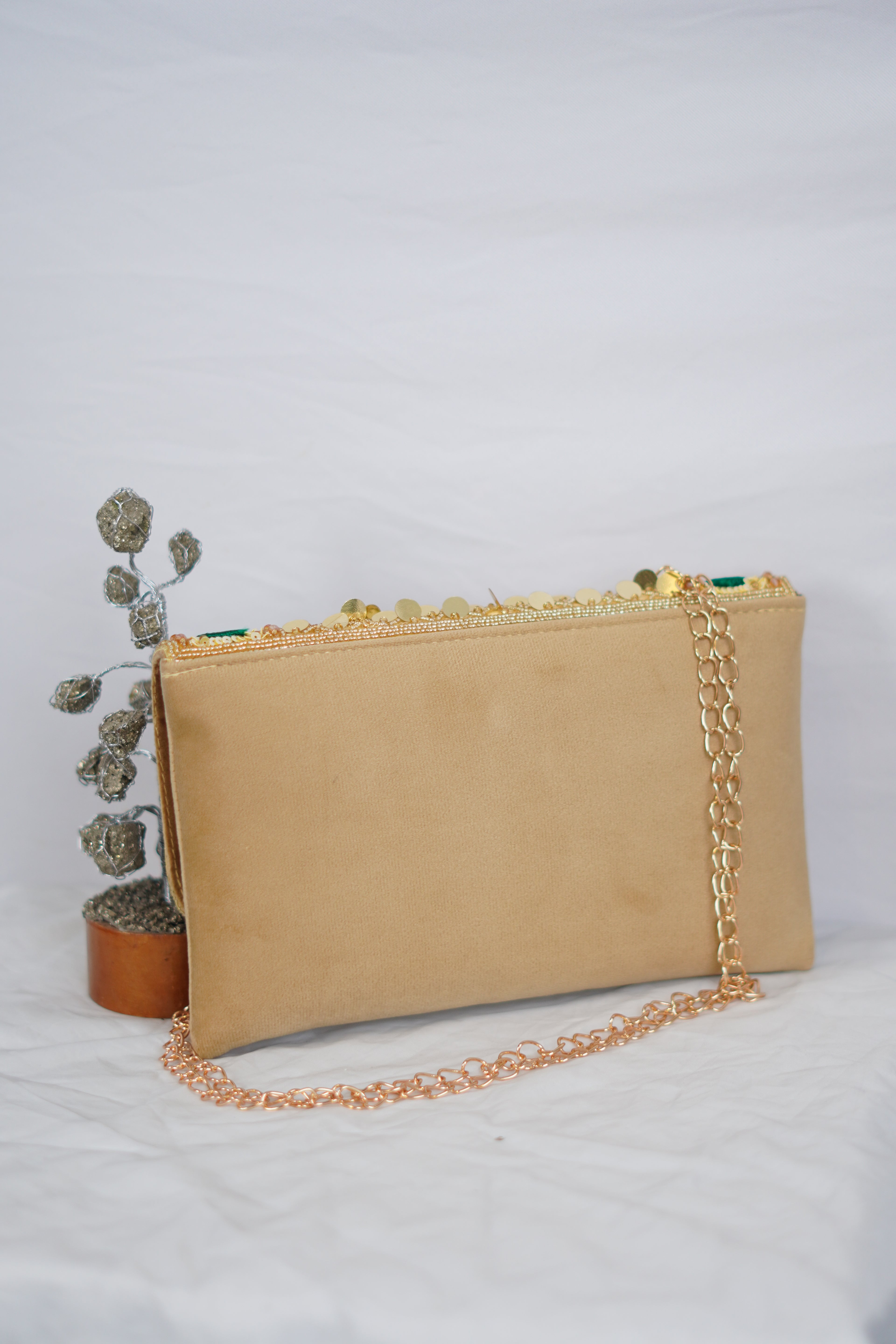 Mirror work envelope clutch