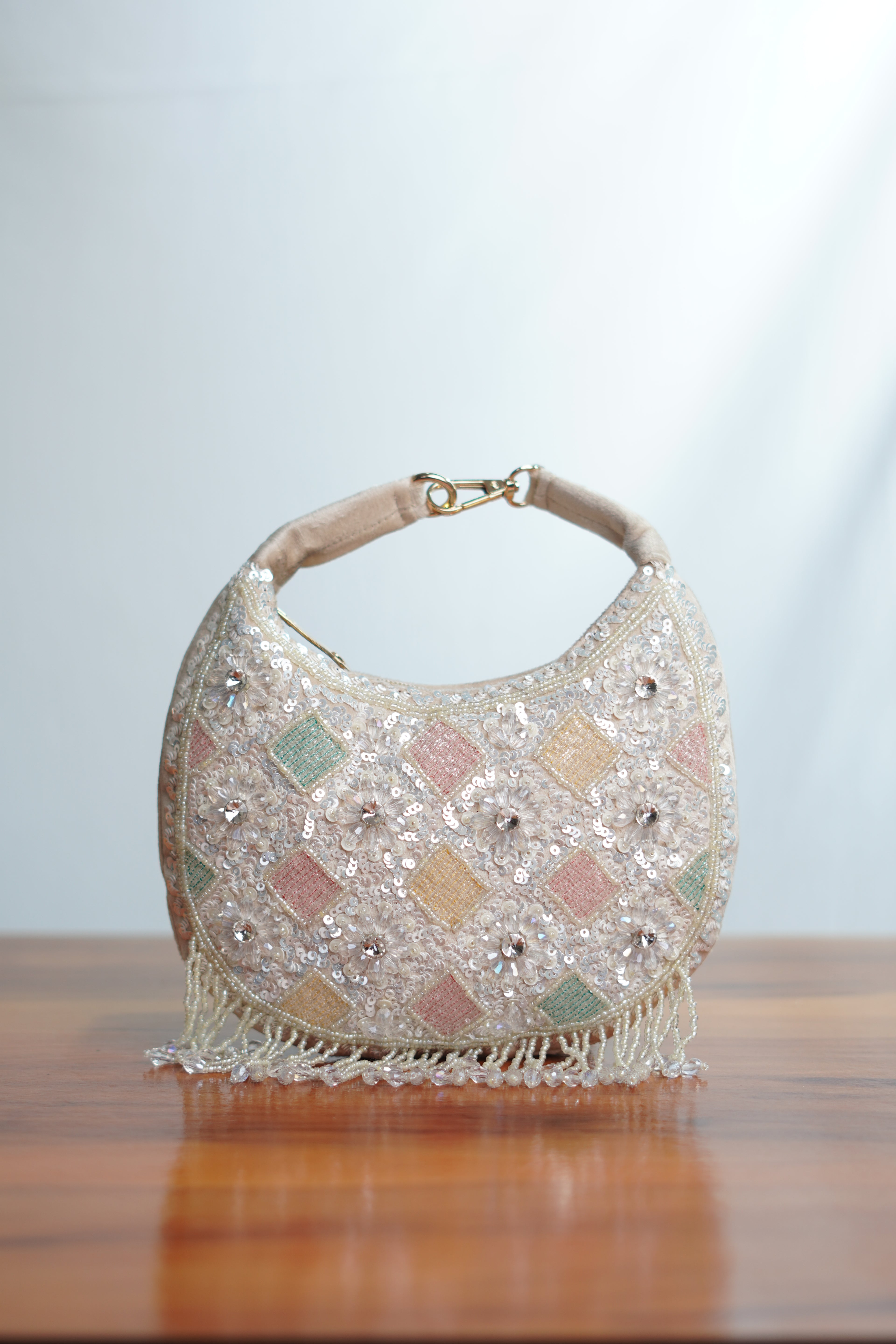 Beaded bag, white