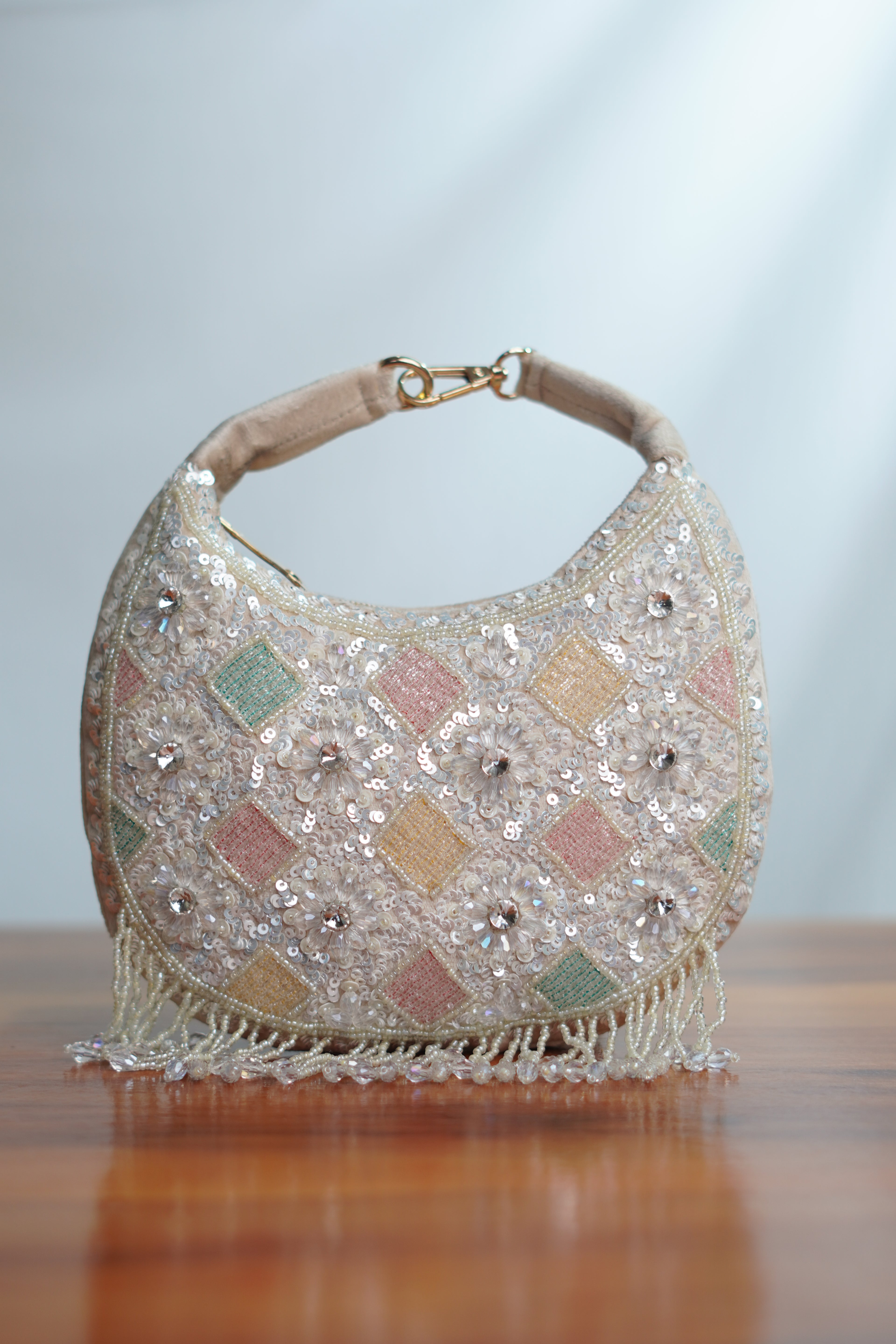 Beaded bag, white