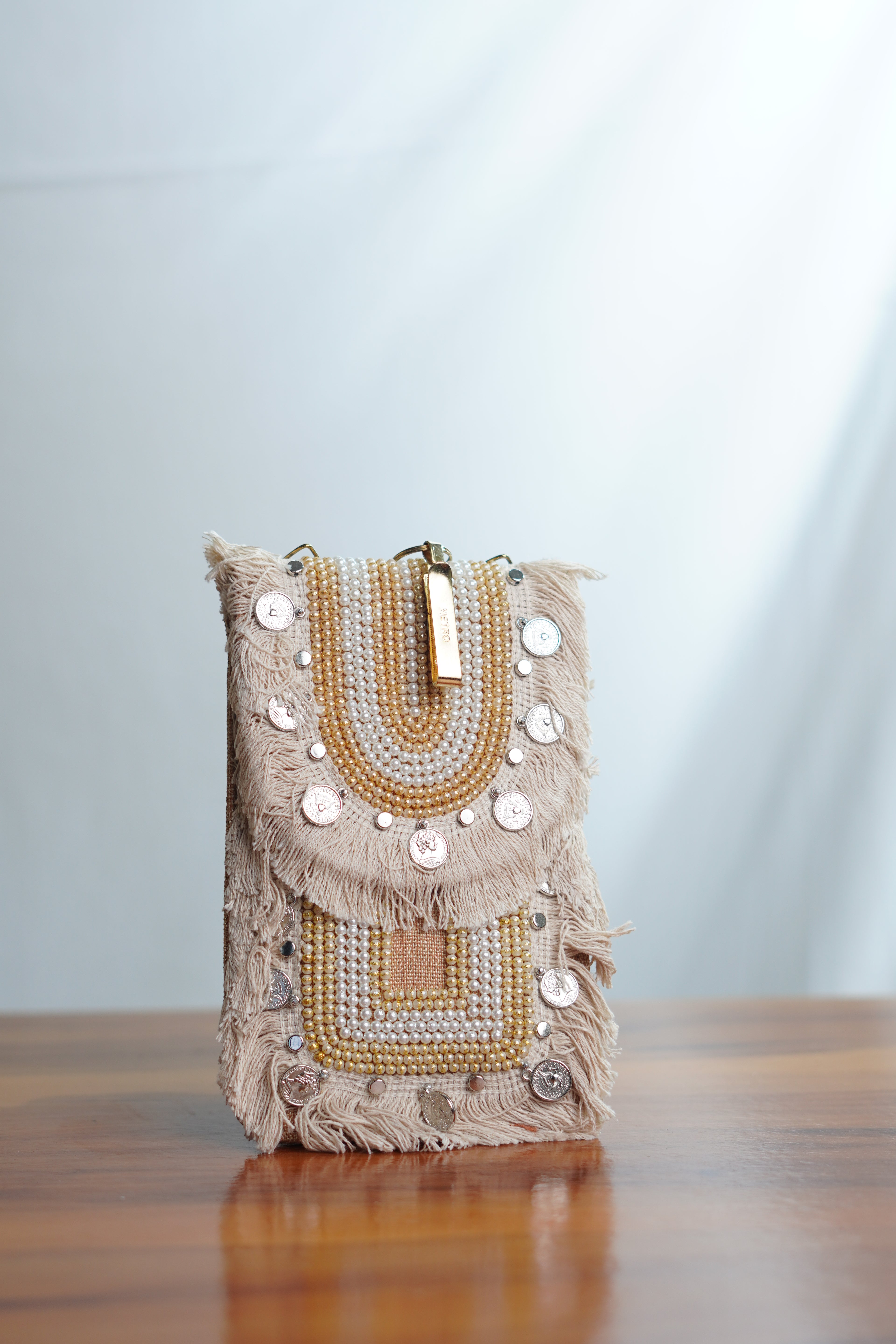 Saree clip mobile pouch, beige