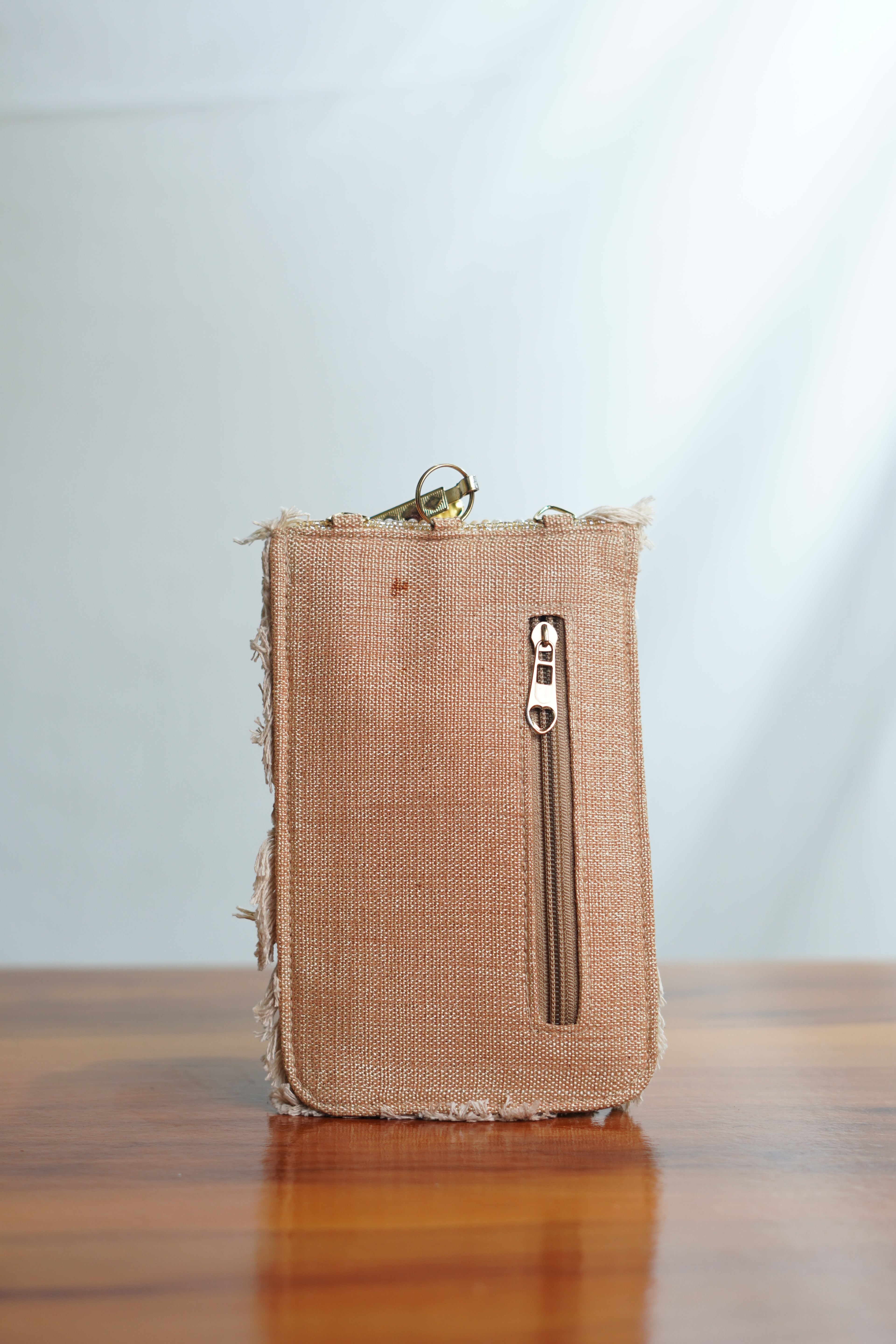 Saree clip mobile pouch, beige
