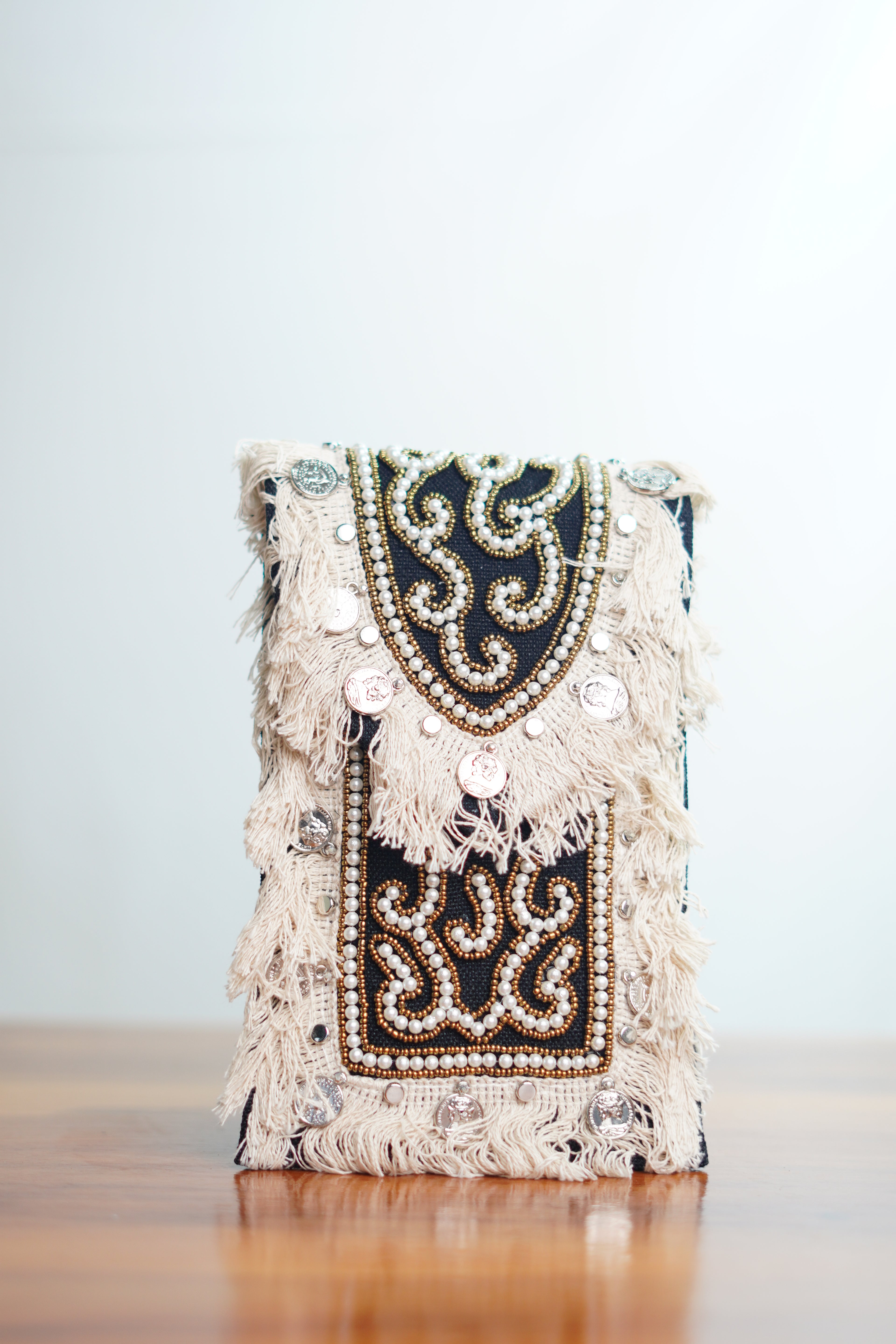 Saree clip mobile pouch with tassels, black