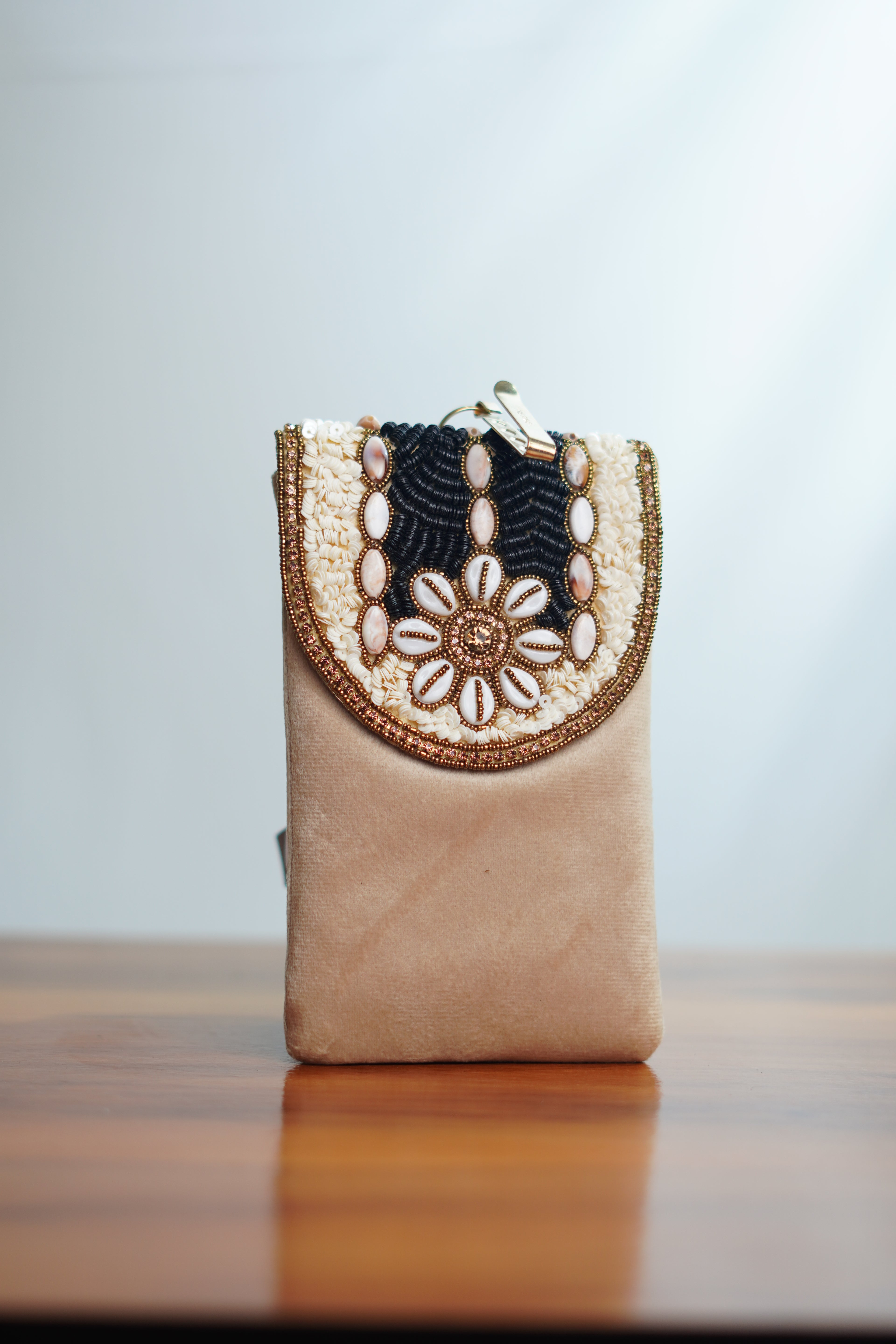Shell work Saree clip mobile pouch , beige