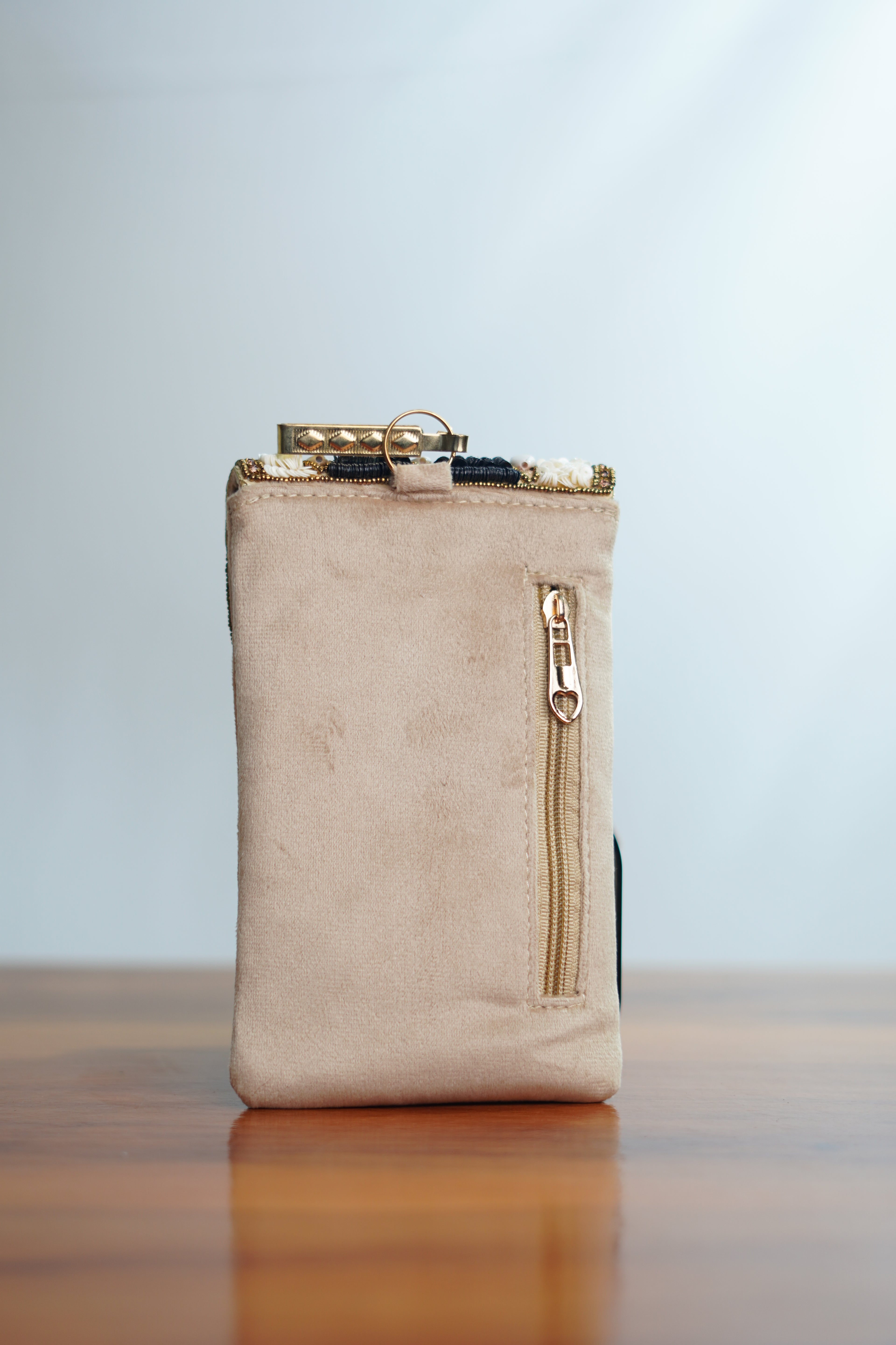 Shell work Saree clip mobile pouch , beige