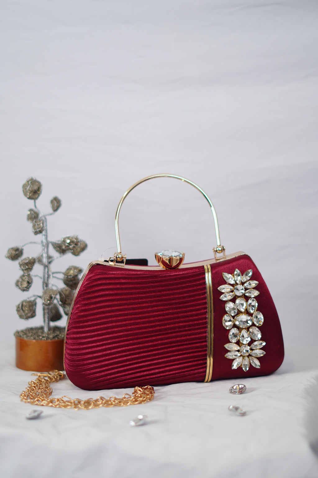 Red Kundan Work Clutch