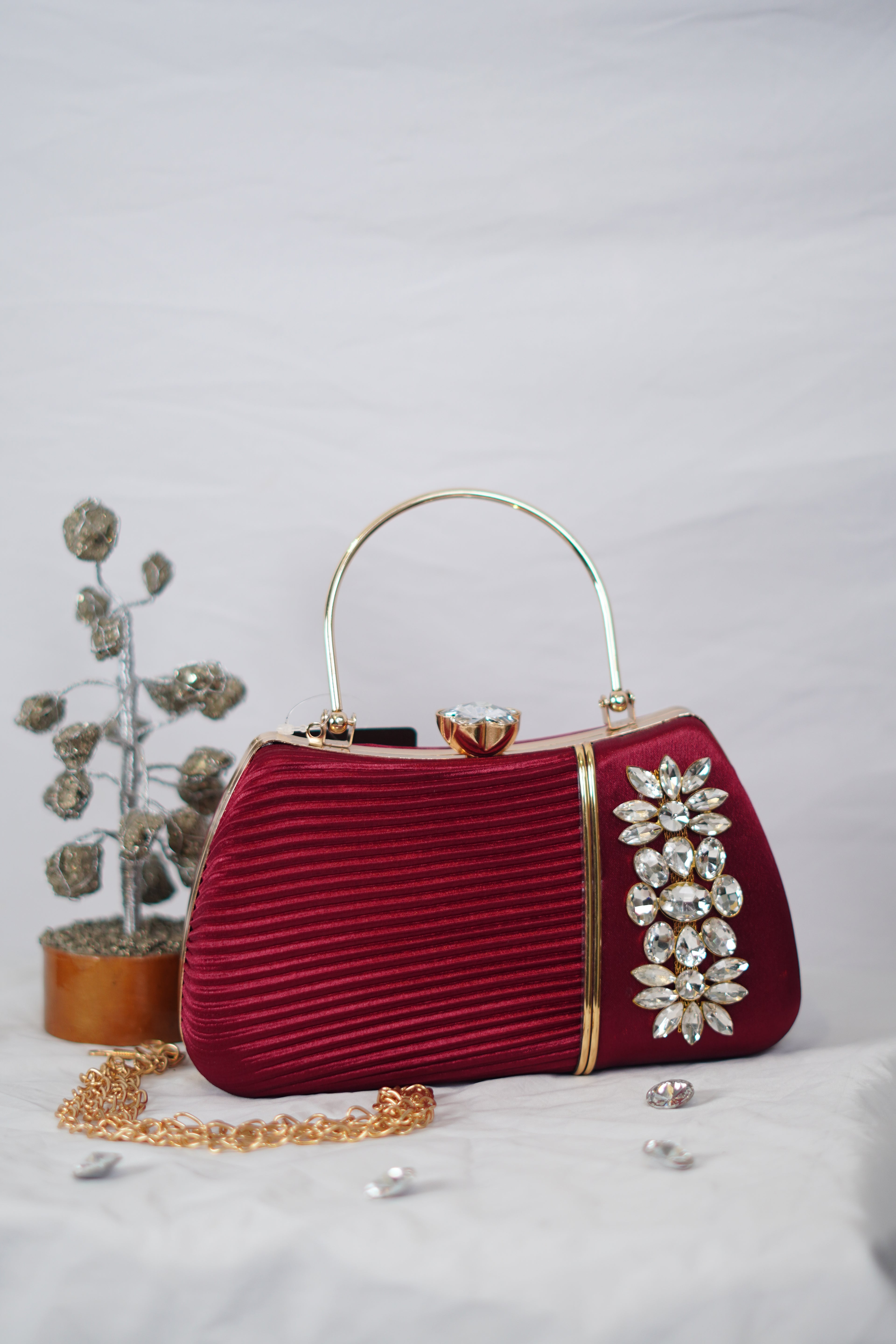 Red Kundan Work Clutch